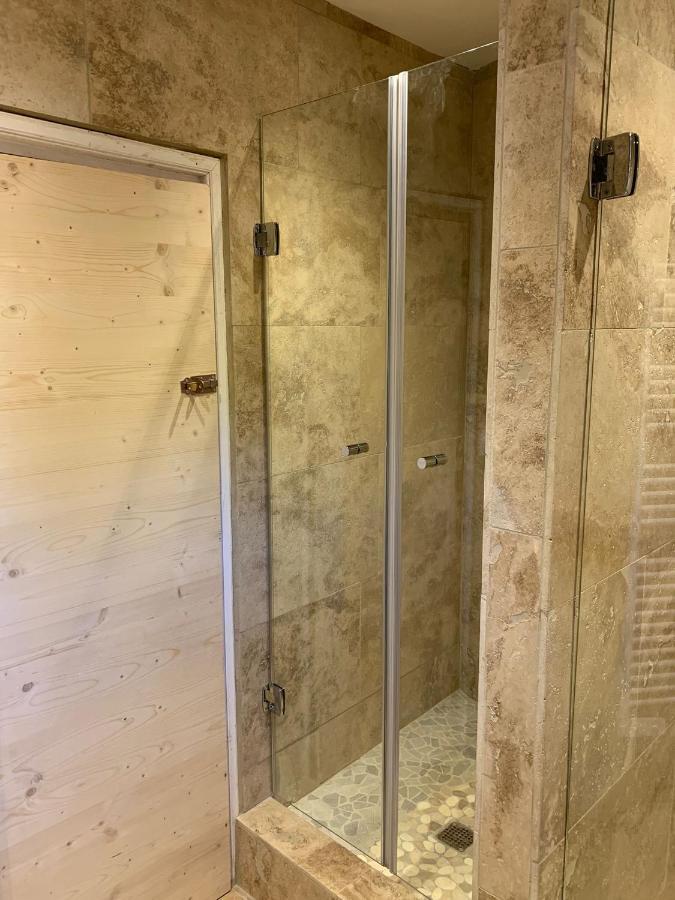 Gite Les Cabanes De Fallot Pour 15 Personnes - Piscine Naturelle L'isle-Bouzon Exterior foto